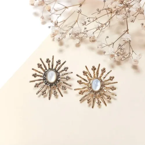 Nos bijoux pour boucles d'oreilles roi soleil nacre blanche