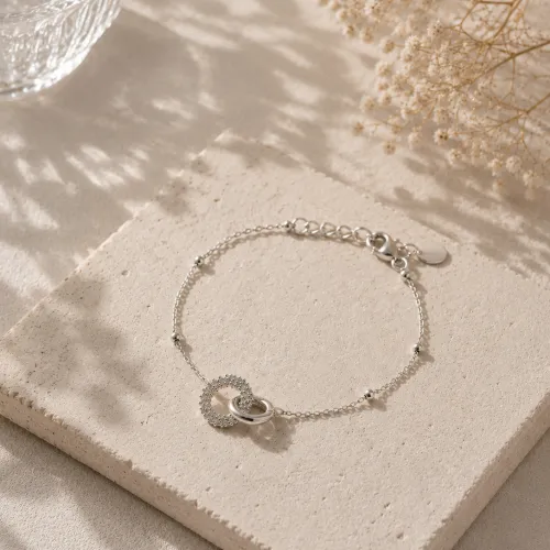 Nos bijoux pour bracelet entrelacé 
