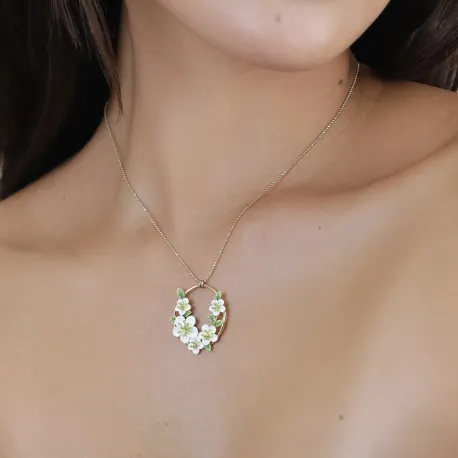 Collier ovale Hana pendentif 5 fleurs de cerisier
