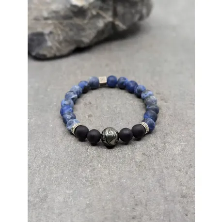 Bracelet en sodalite, agate noire 8mm et perle de tahiti gravée