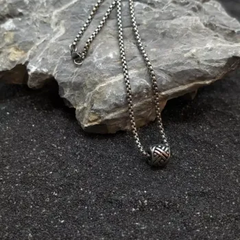 Collier avec motif tressé et chaine couleur acier vieilli