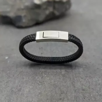 Bracelet cuir plat noir et fermoir brossé , en acier inoxydable, taille M